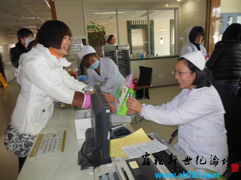 真情感恩，太华、吴良才眼镜共同向妇产科送平安宿松新世纪论坛摄3344.jpg