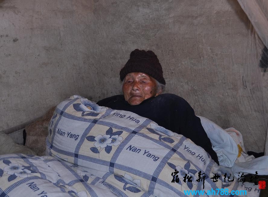 周高义烈士的母亲.JPG