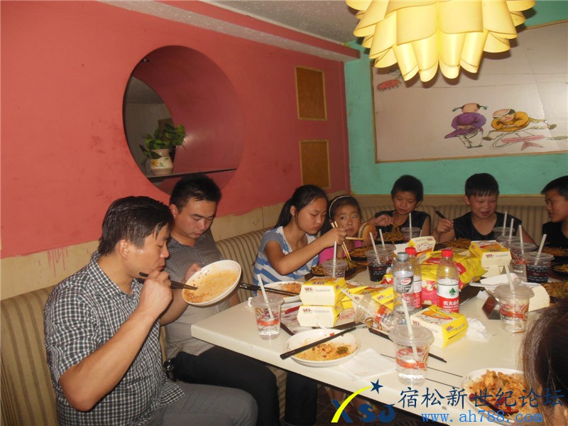 让农村特困留守儿童享受快乐教育活动照片，宿松新世纪论坛摄27.jpg