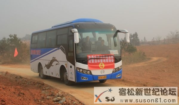 代表乘坐大巴.jpg