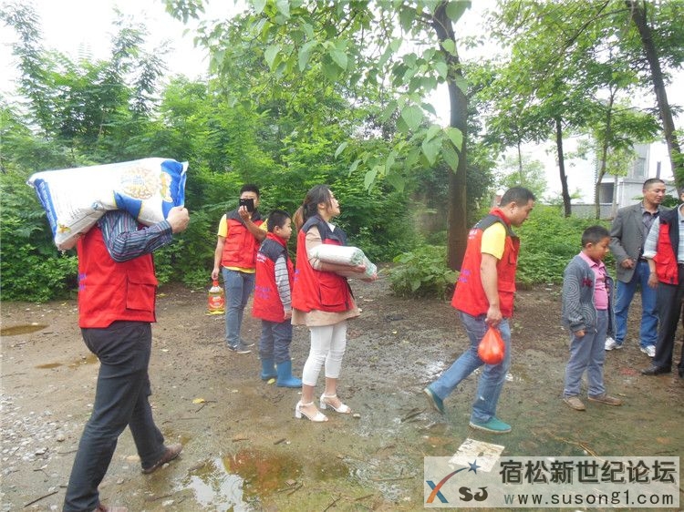 宿松新世纪论坛公益协会助残慰问，何仁摄13.jpg