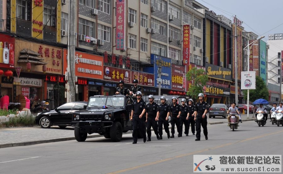 车巡与步巡同步巡逻时的情景4.jpg