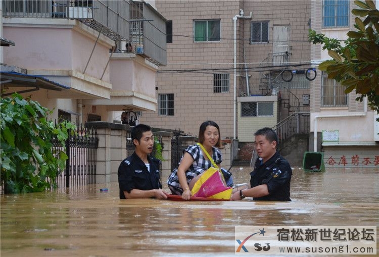 抢救被困妇女石香琴3.jpg