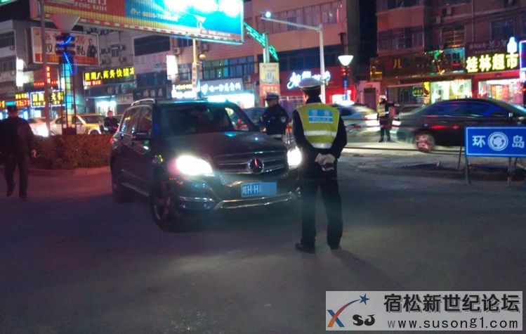 平安夜里保平安，宿松交警查酒驾 (1).jpg