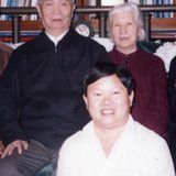 2006年4月26日在上海叶尚志先生家与老人家合影.jpg
