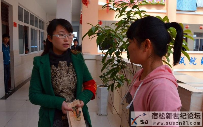 课间找学生谈心.JPG