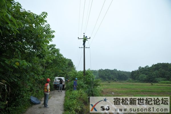 县供电公司系统雷雨抢修保电忙