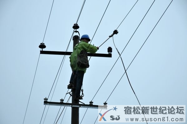 县供电公司系统雷雨抢修保电忙