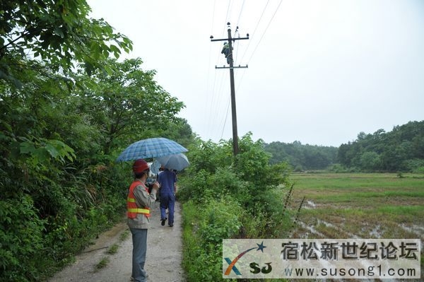县供电公司系统雷雨抢修保电忙