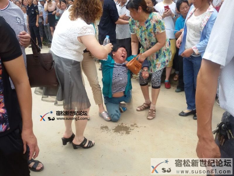 宿松重大交通事故四人当场死亡二人正在抢救。
