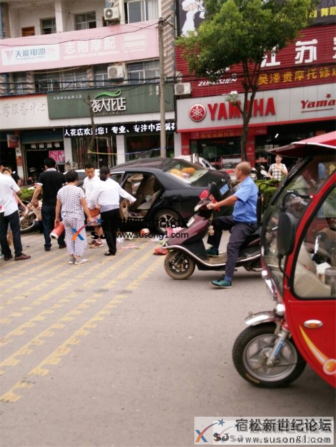 孚玉路刚刚发生交通事故