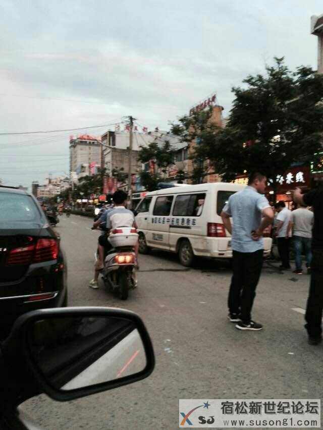 开车意外无处不在，孚玉路车祸