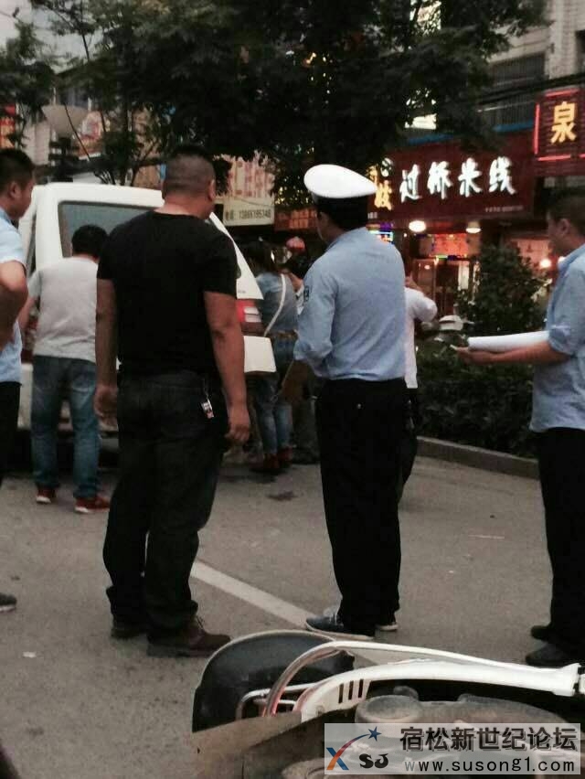 开车意外无处不在，孚玉路车祸