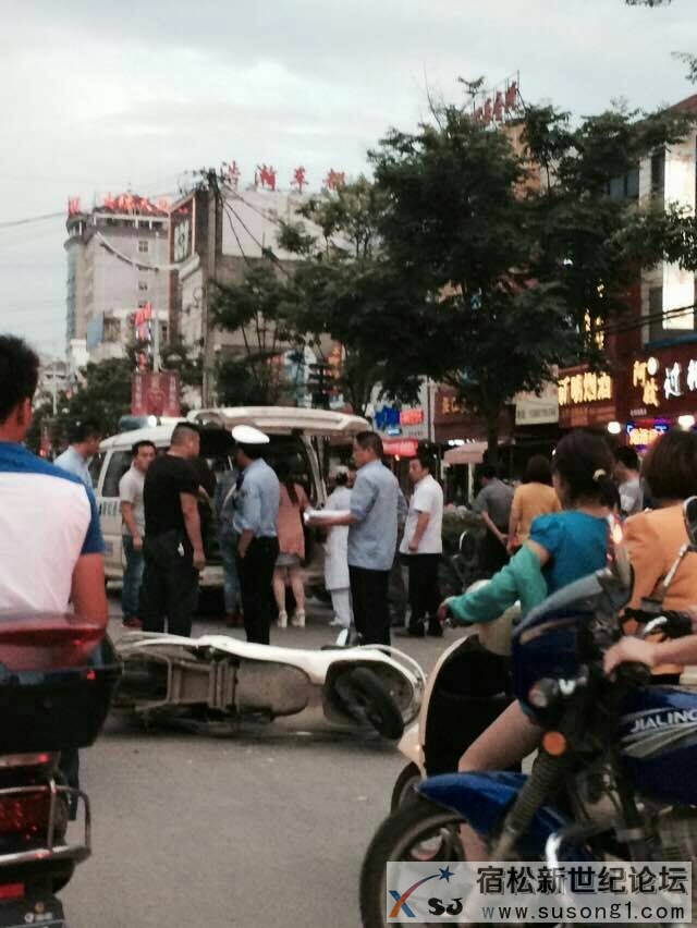 开车意外无处不在，孚玉路车祸