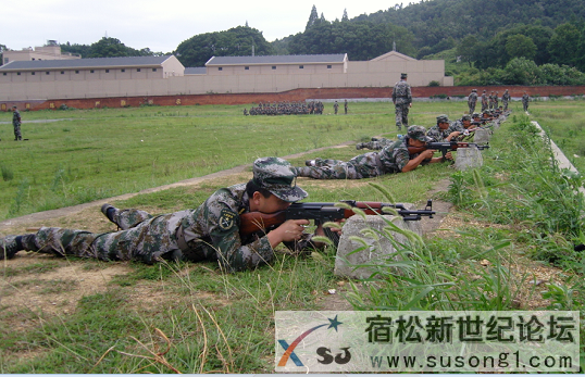 县人武部组织民兵实弹射击