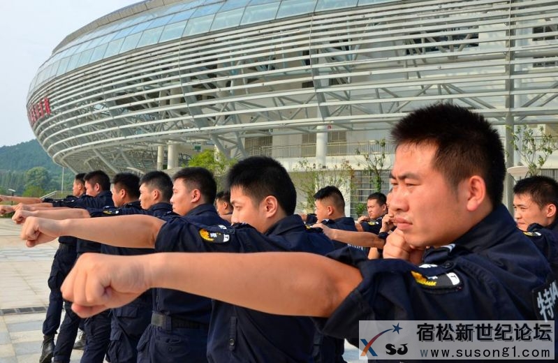 烈日下迎“烤”的宿松交警和特警宿松新世纪论坛