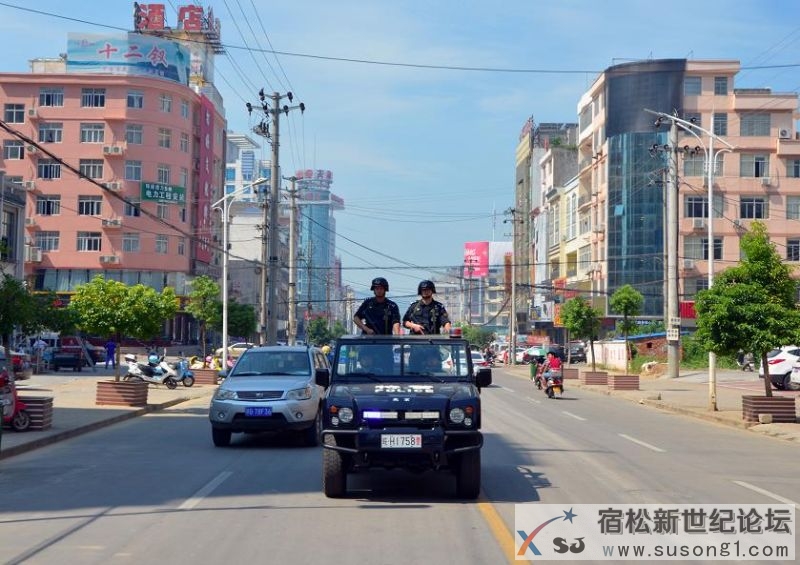 烈日下迎“烤”的宿松交警和特警宿松新世纪论坛