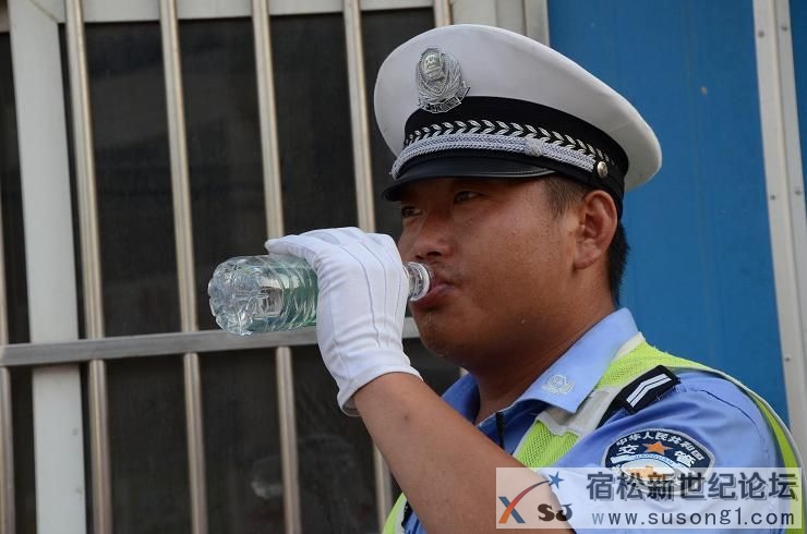 烈日下迎“烤”的宿松交警和特警宿松新世纪论坛