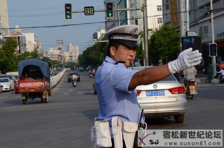烈日下迎“烤”的宿松交警和特警宿松新世纪论坛