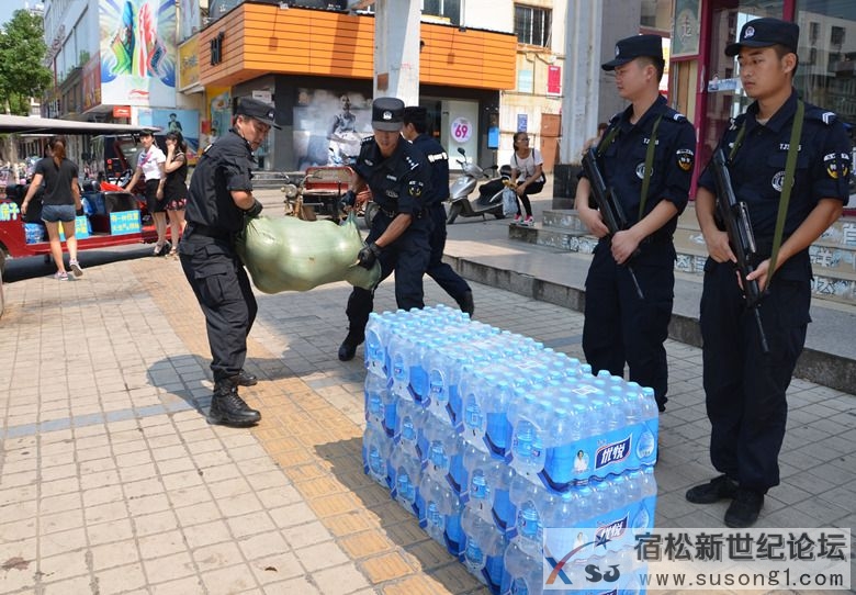 宿松新世纪论坛联合国龙置业新城壹号公馆慰问宿松交警、巡警宿松新世纪论坛