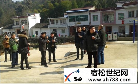 县住建局张晓东副局长一行到月丹村慰问贫困户66.jpg