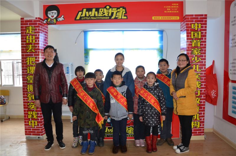 小小践行家的小朋友喜获“优秀小演员奖”.jpg