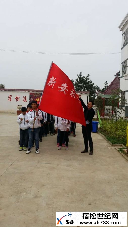 九姑乡新安中学组织学生前往温馨老年公寓开展学雷锋实践活动00002.jpg