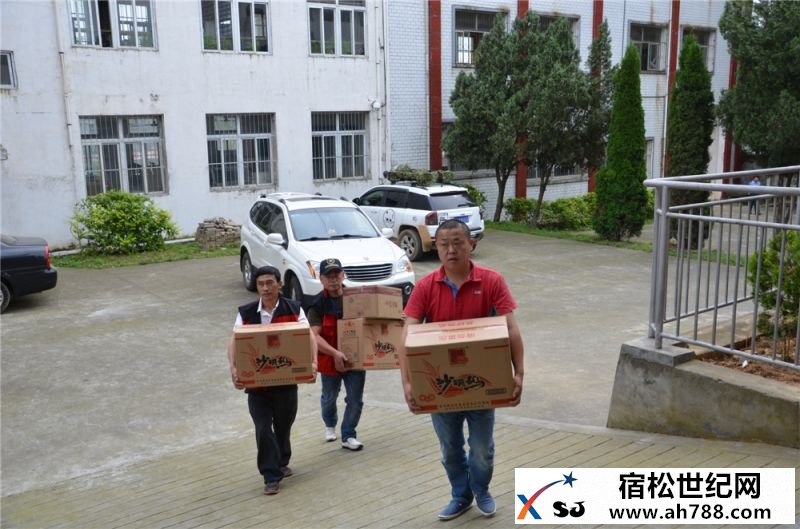 宿松县副县长陈鹏看望慰问县特教学校师生 (2).jpg