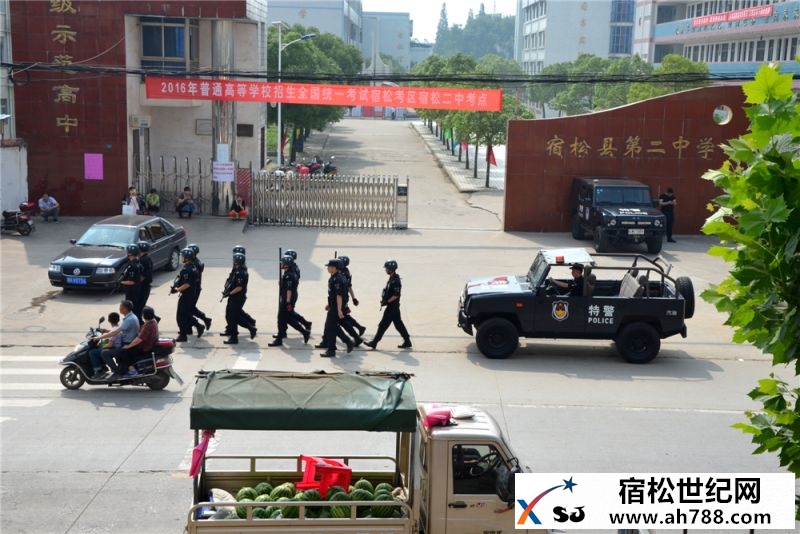 组照五：在街面巡逻.JPG