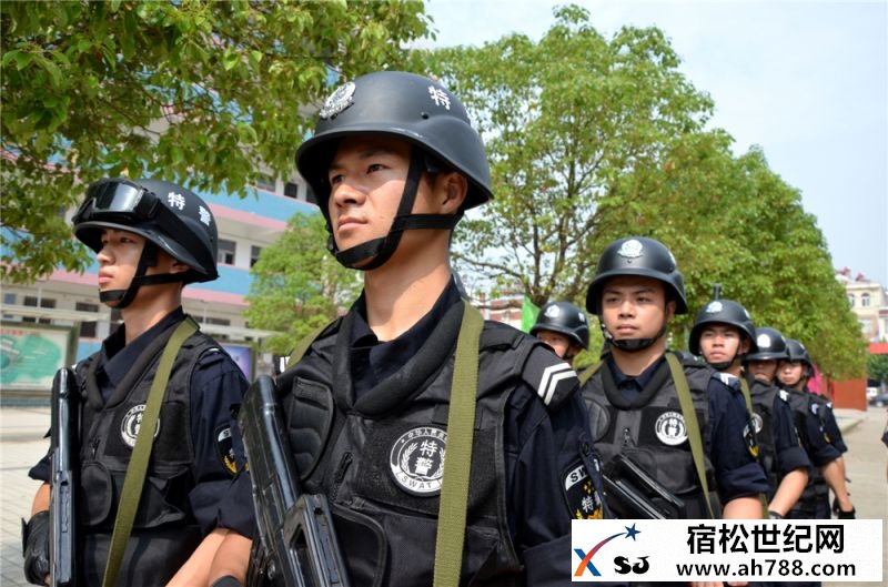 组照八：特警步巡.JPG
