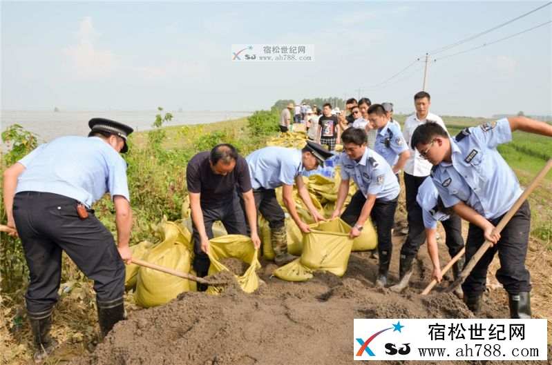 宿松新乡贤赴一线慰问抗洪抢险公安民警03.jpg