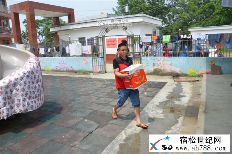 宿松“幸福一家亲”群慰问灾区群11.jpg