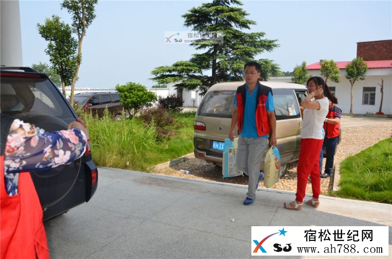 宿松“幸福一家亲”群慰问灾区群18.jpg