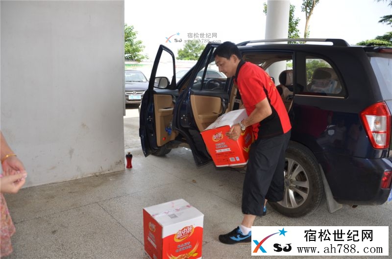 宿松“幸福一家亲”群慰问灾区群22.jpg