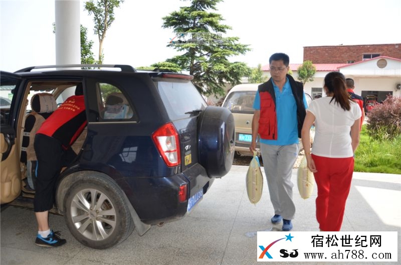 宿松“幸福一家亲”群慰问灾区群23.jpg