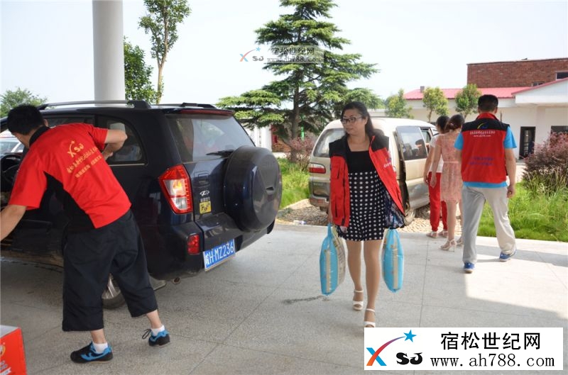 宿松“幸福一家亲”群慰问灾区群25.jpg