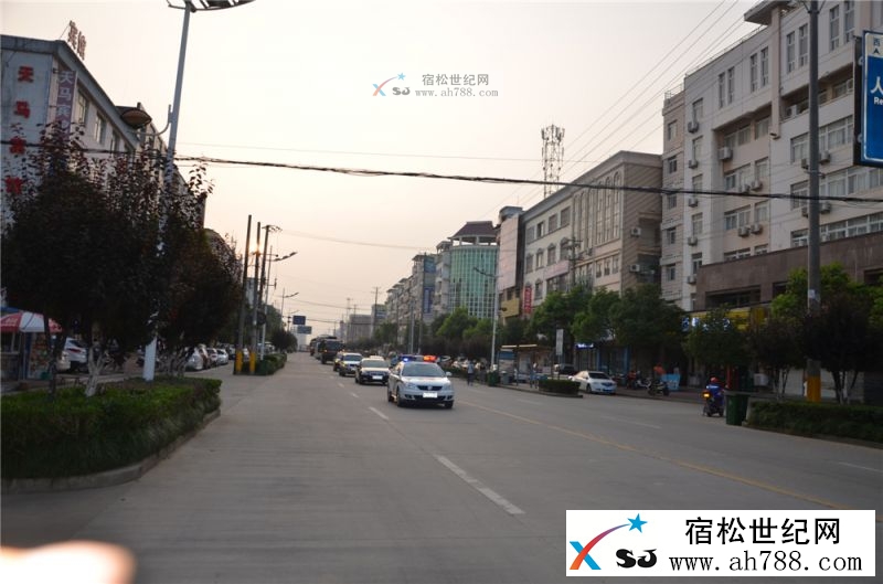 武警水电救援部队通过宿松城区开向永天圩，宿松世纪网摄6.jpg