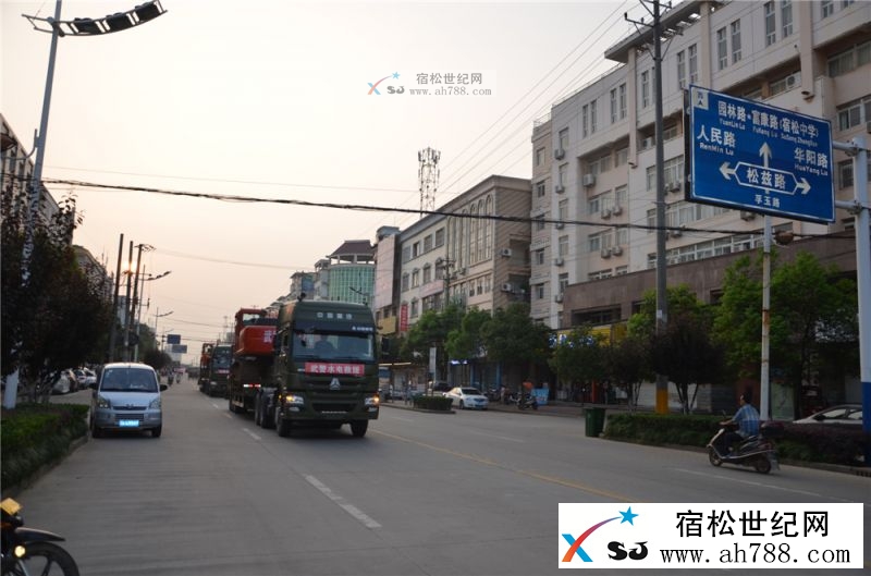 武警水电救援部队通过宿松城区开向永天圩，宿松世纪网摄18.jpg