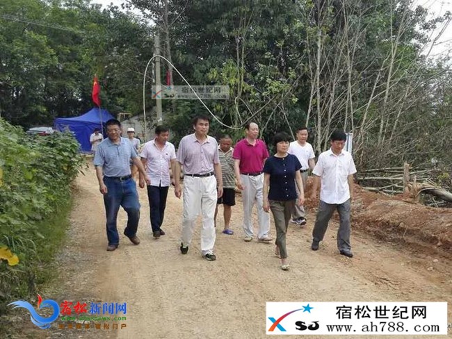 叶凤鸣到荆安圩、姚大圩检查指导防汛抢险工作5.jpg