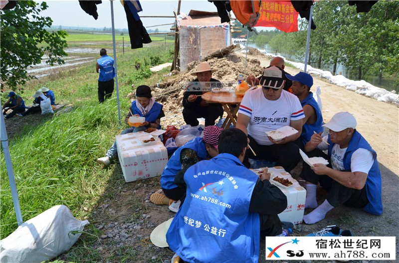 军民齐心抗洪灾，众志成城保家园;宿松世纪网摄 (13).JPG