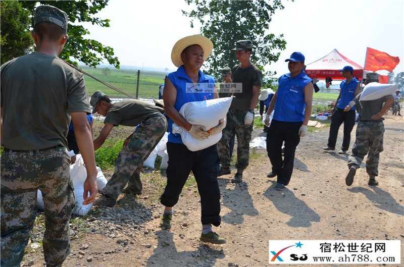 军民齐心抗洪灾，众志成城保家园;宿松世纪网摄 (17).JPG