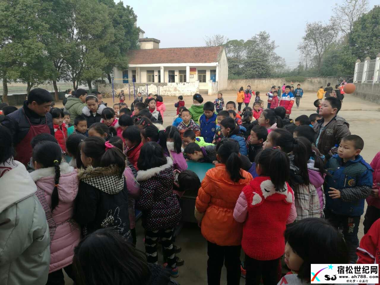 学生们精彩的瞬间mmexport1480485416884.jpg