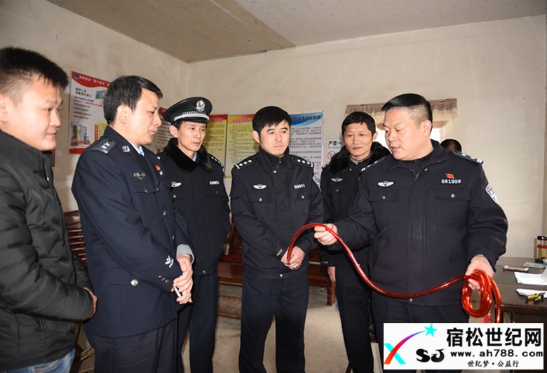凌勇局长深入重点单位检查.jpg
