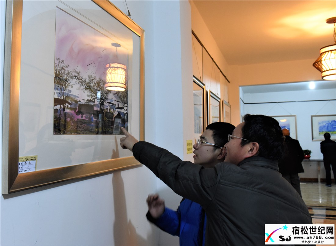 父子参观画展.jpg