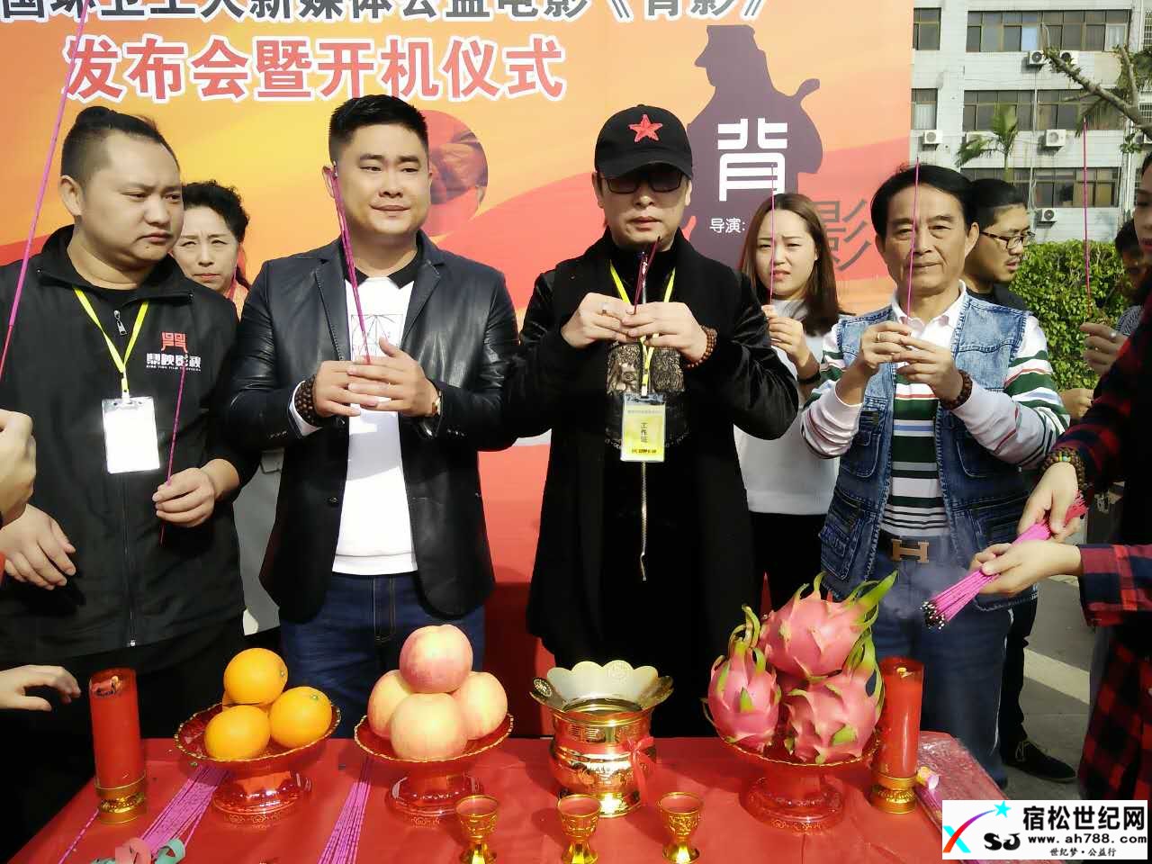 12月24日宿松籍著名导演陈江又一力作开机了，关爱中国环卫工人新媒体公益电影《背影》 (4).jpg