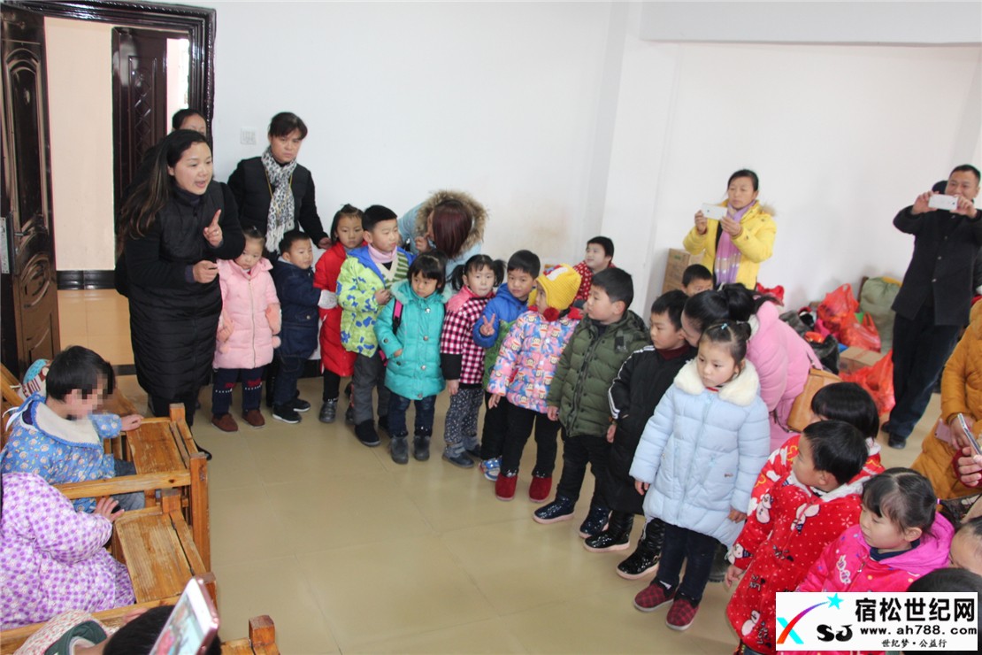 宿松金摇篮幼儿园“手牵手心连心”献爱心活动走进福利院12.jpg