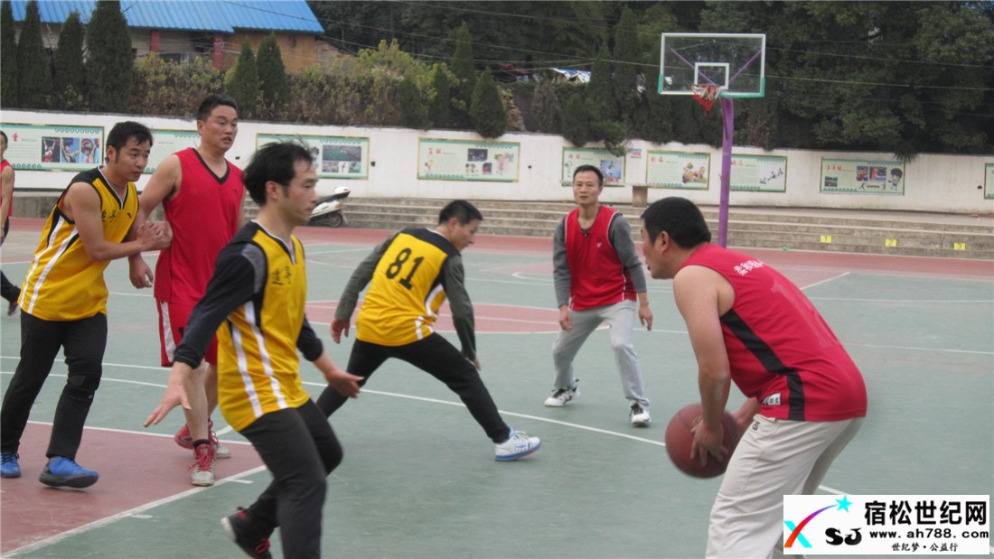 实验中学邀请破凉中学开展篮球友谊比赛01.jpg