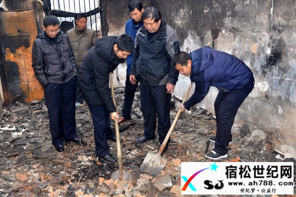 闲置房屋被烧毁 技术勘查锁嫌疑.jpg