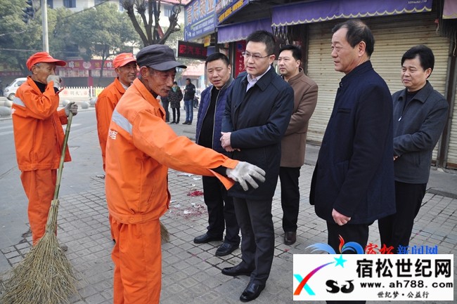 王赵春大年初一看望慰问一线环卫工人 (2).jpg
