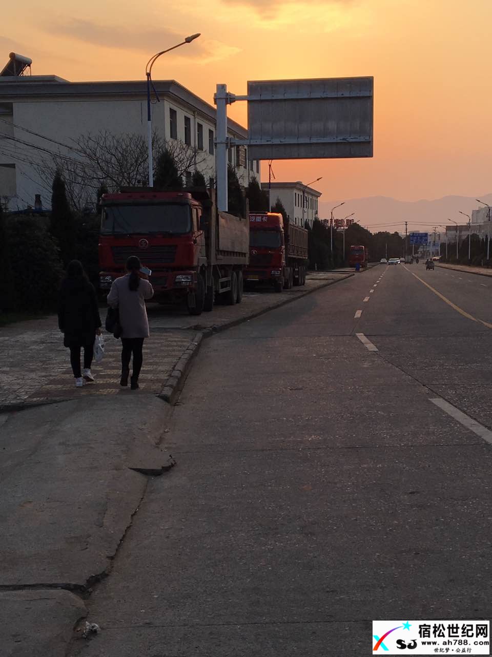 宿松园区创建死角，修车店乱停车废油污染大宿松世纪网
